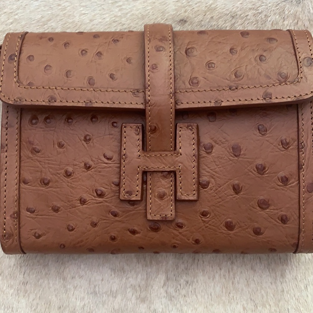 Elegant Brown Crossbody Bag - Picture 2 of 5